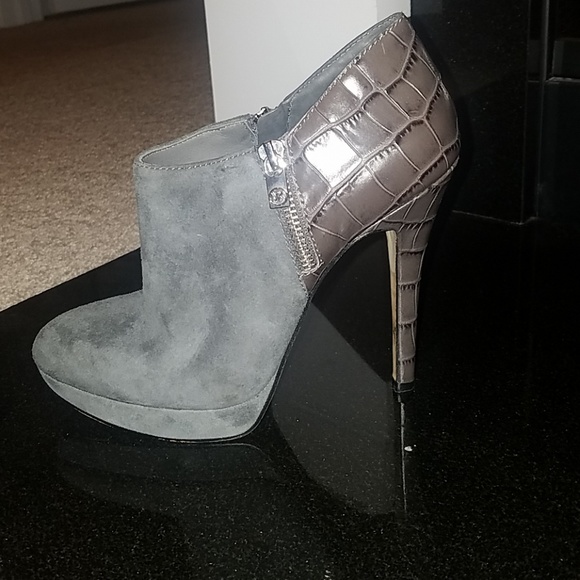 Michael Kors ankle booties - Picture 5 of 5